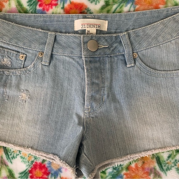 Women’s Junior’s 26 FOREVER TWENTYONE DENIM Short Shorts Light Denim Button Fly - Picture 3 of 14